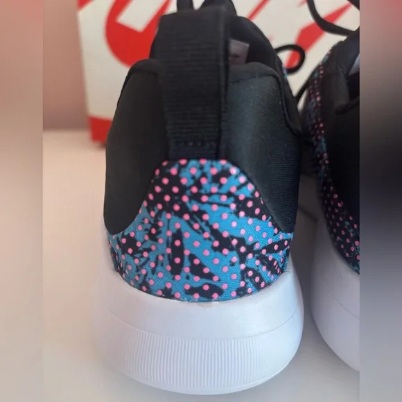 NEW Nike Women’s Kaishi 2.0 Print Sneakers - Size 8 (L) and Size 9 (R) - Picture 8 of 14